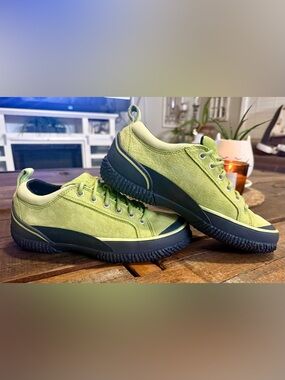 L.L. Bean Green Suede Casual Sneakers Women’s Size 8 wide (cushion+comfort)
